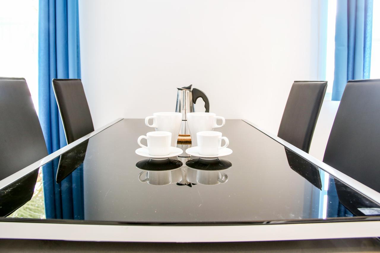 Casa Rachele Apartment คอร์ราเลโฮ ภายนอก รูปภาพ
